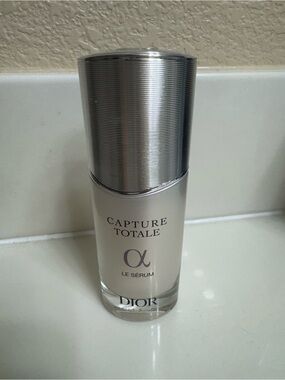 Dior Capture Totale Le Sérum – Silver and White Bottle